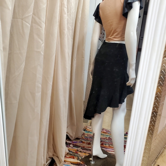 Stradivarius Black Assymetrical skirt - Picture 4 of 7